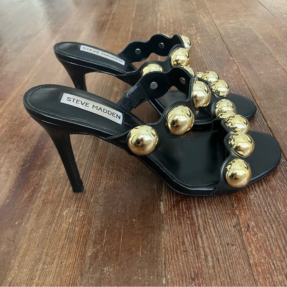 Black Heels - Picture 2 of 3